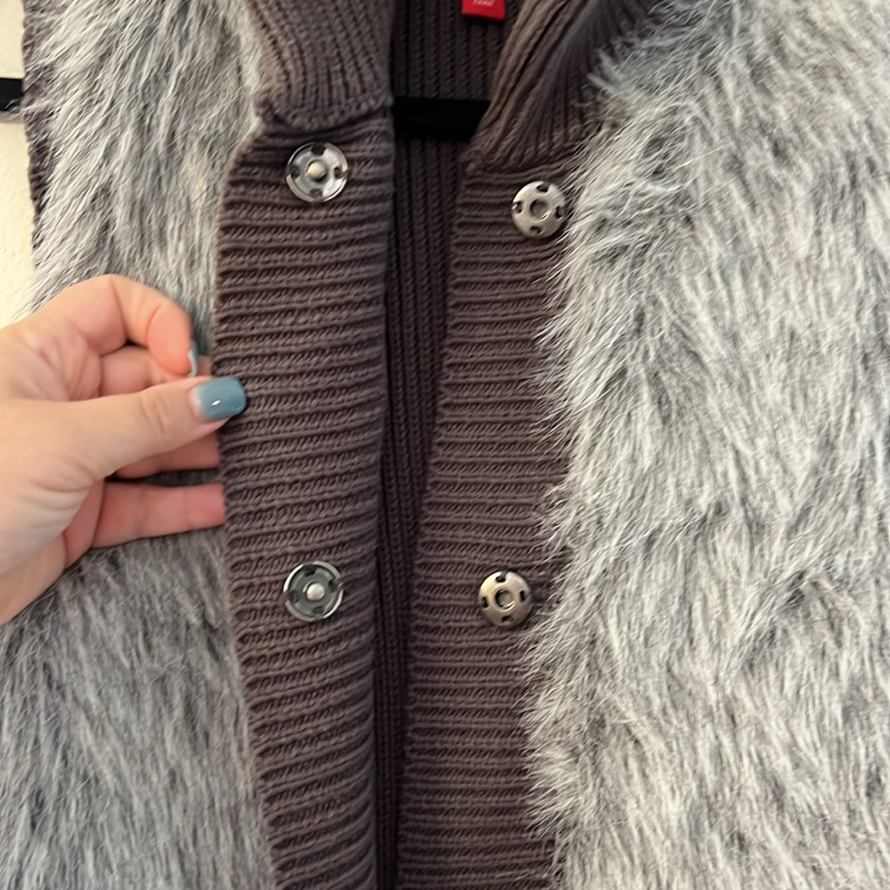 Elle Womens Sleeveless Faux Fur Snap Up Sweater Vest Size Medium Gray - Picture 8 of 13